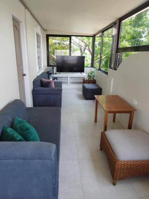 Apartment 4-5br In Paranaque For Staycation