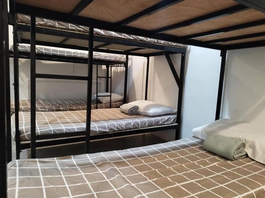 4-5br In Paranaque For Staycation Apartment *