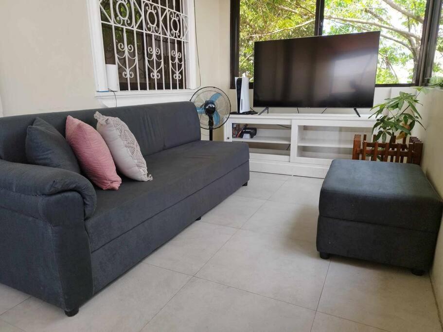 Apartment 4-5br In Paranaque For Staycation *