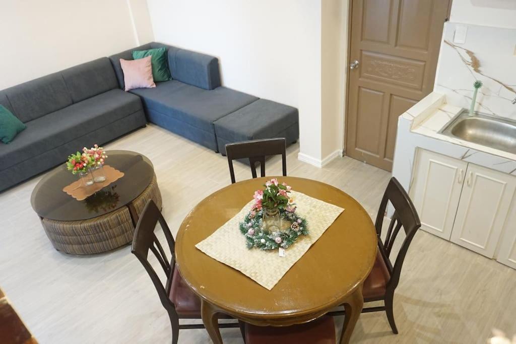 Apartment 4-5br In Paranaque For Staycation Manila