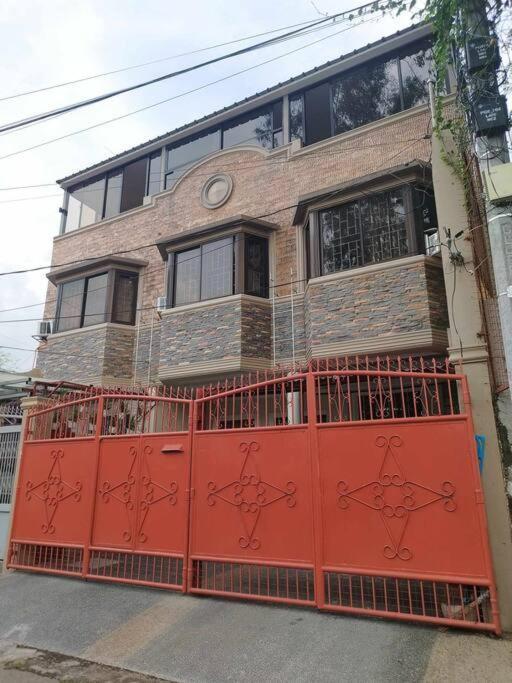 4-5br In Paranaque For Staycation