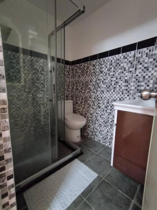 4-5br In Paranaque For Staycation Apartment