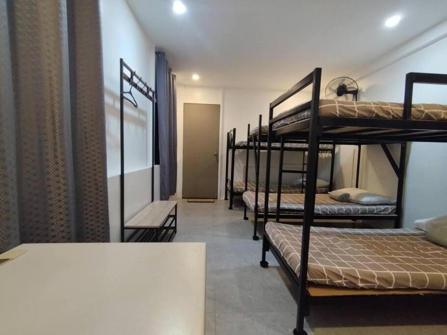 4-5br In Paranaque For Staycation Apartment *